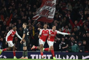 kaiyun sports-欧洲足坛风云再起，强队竞逐领跑优势(世界足坛十大顶级中场)