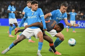 开云体育sports-那不勒斯惨败客场，冠军希望渐行渐远()