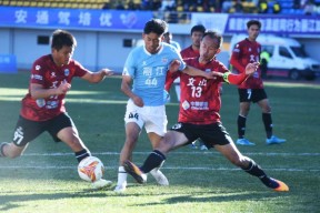 开云体育登录-精彩赛事风起云涌，球场上的较量演绎精彩()