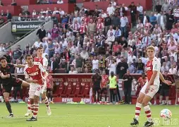 开云体育app中国-阿尔及利亚球星加盟伯恩茅斯，英冠冲超前景光明()  第2张