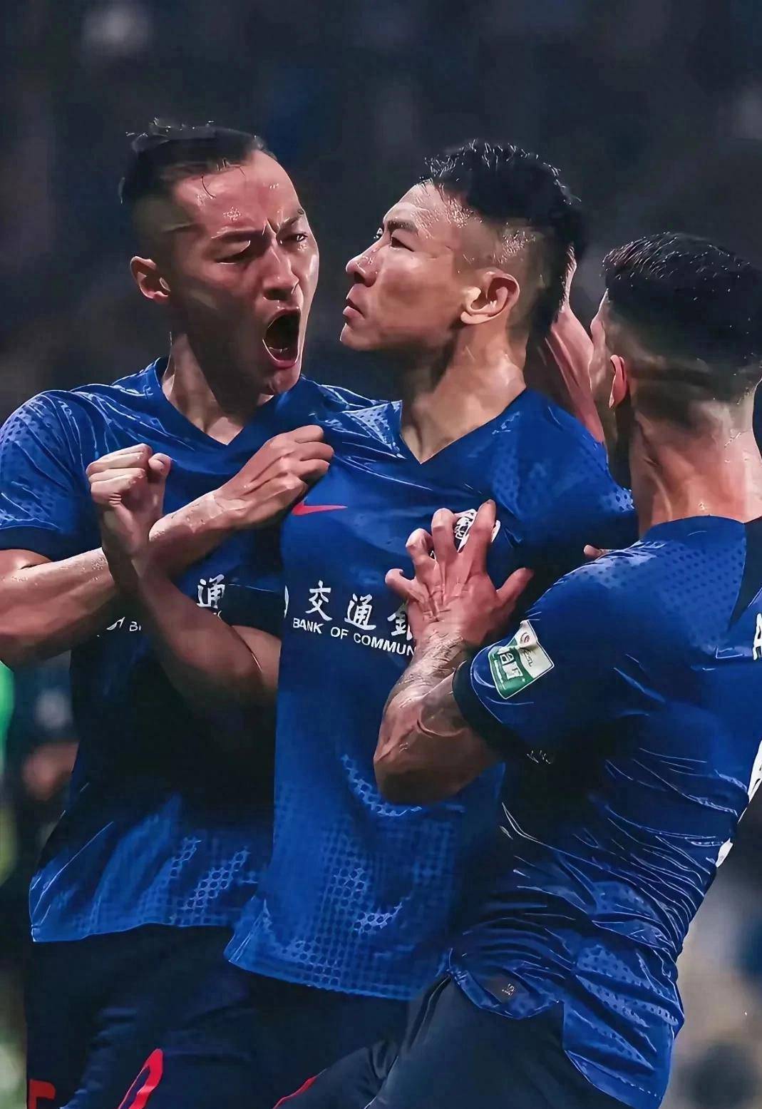 开云体育最新网址-上海申花队员表现出色，赢得球迷赞誉()  第2张