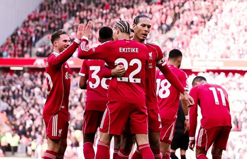 开云体育app-利物浦球员破门得分,赢得球迷喝彩() 第2张 开云体育app-利物浦球员破门得分,赢得球迷喝彩() 第2张