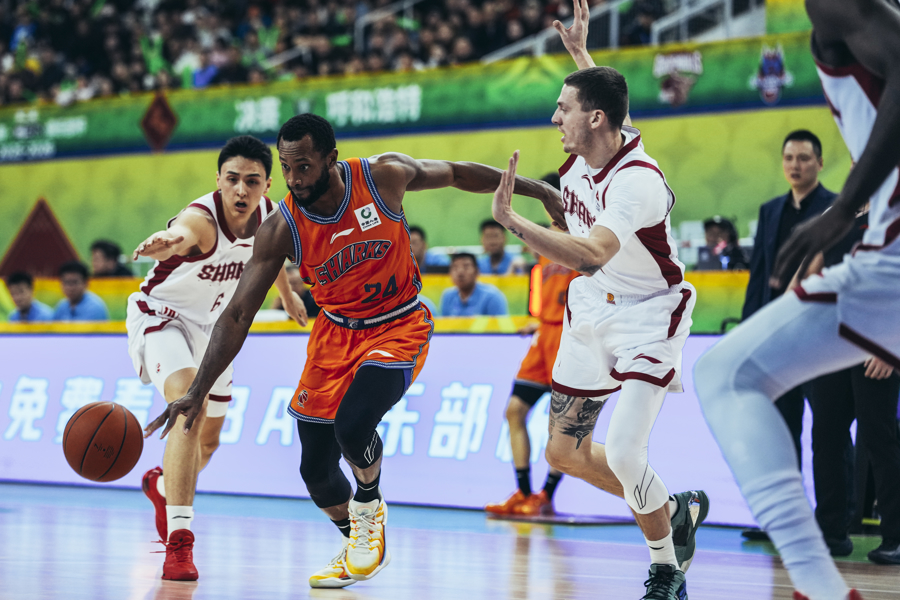 开云体育登录-精彩赛事风起云涌，球场上的较量演绎精彩()  第2张