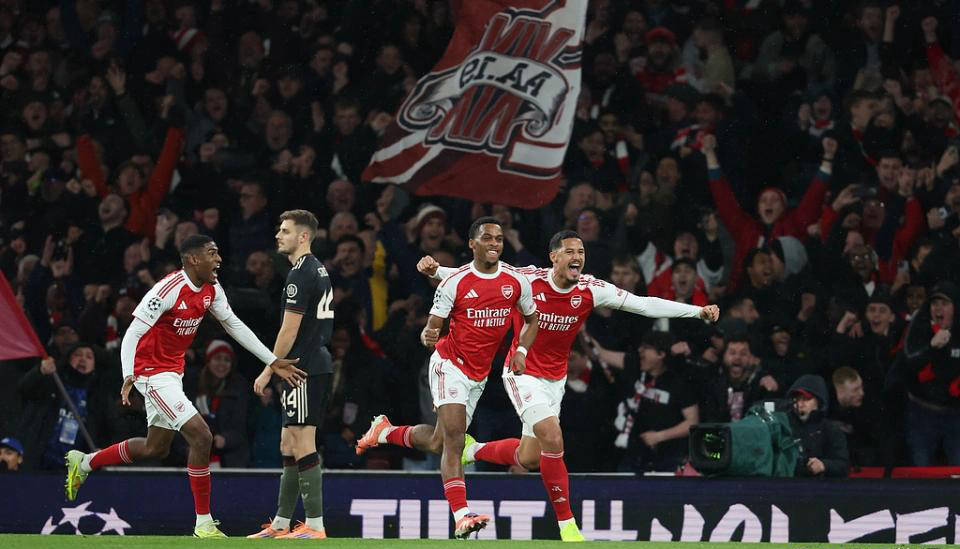 kaiyun sports-欧洲足坛风云再起，强队竞逐领跑优势(世界足坛十大顶级中场)  第1张